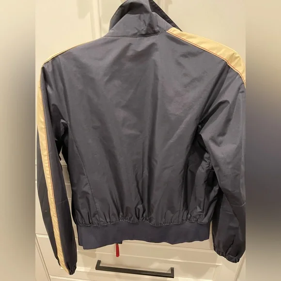 Waterproof jacket - Picture 2 of 6